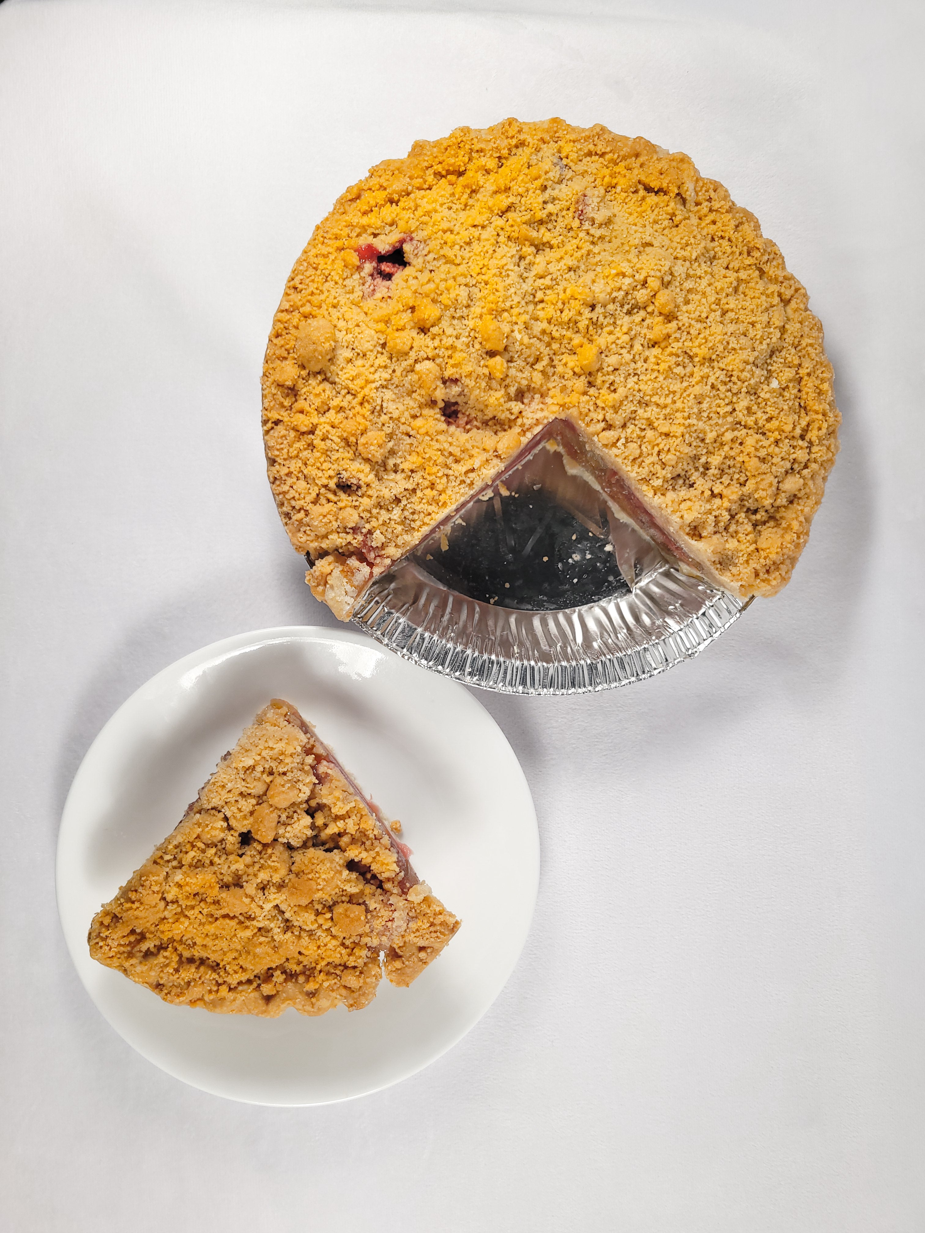 Strawberry Rhubarb Crumb Pie